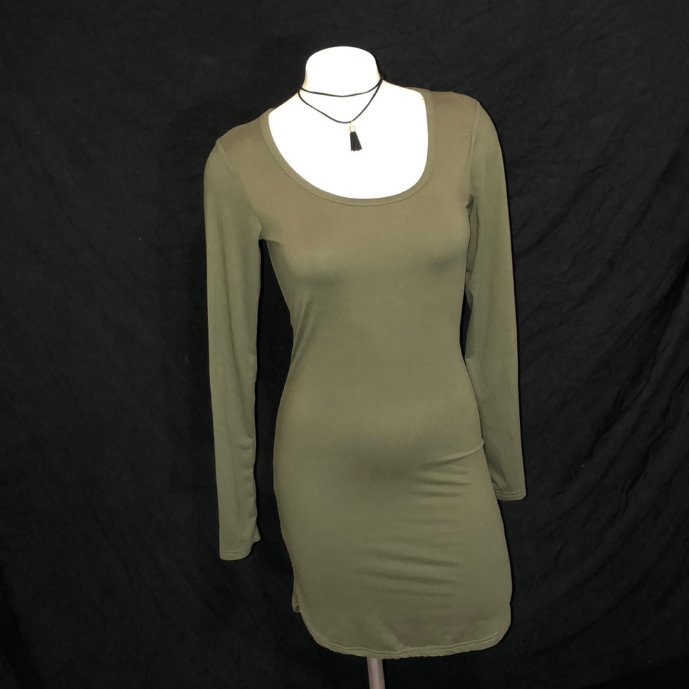 MEDIUM long sleeve army green dress 💋